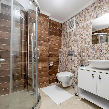 Vander Valk Hotel 2*